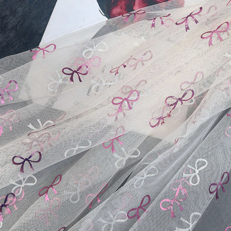 Table Runner - Urocza tiulowa tkanina z złotą folią